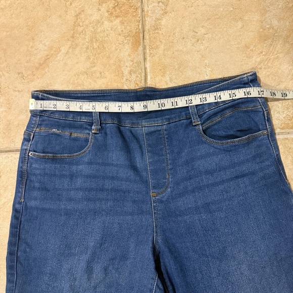 Time and Tru L 12-14 Capri Pants Bundle - Picture 4 of 10